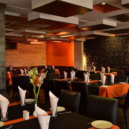 The Seventeen Degrees Hotel Dhanbād Exteriör bild
