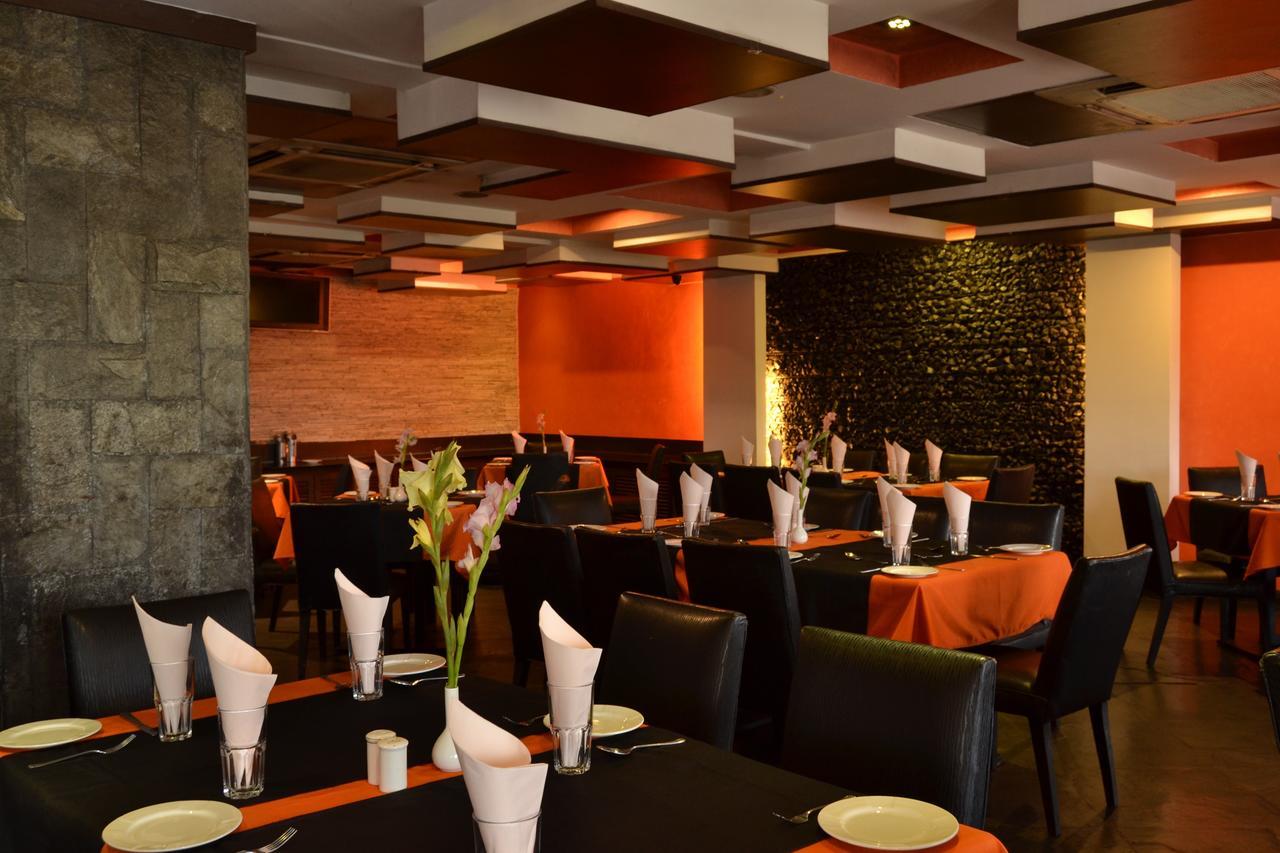 The Seventeen Degrees Hotel Dhanbād Exteriör bild