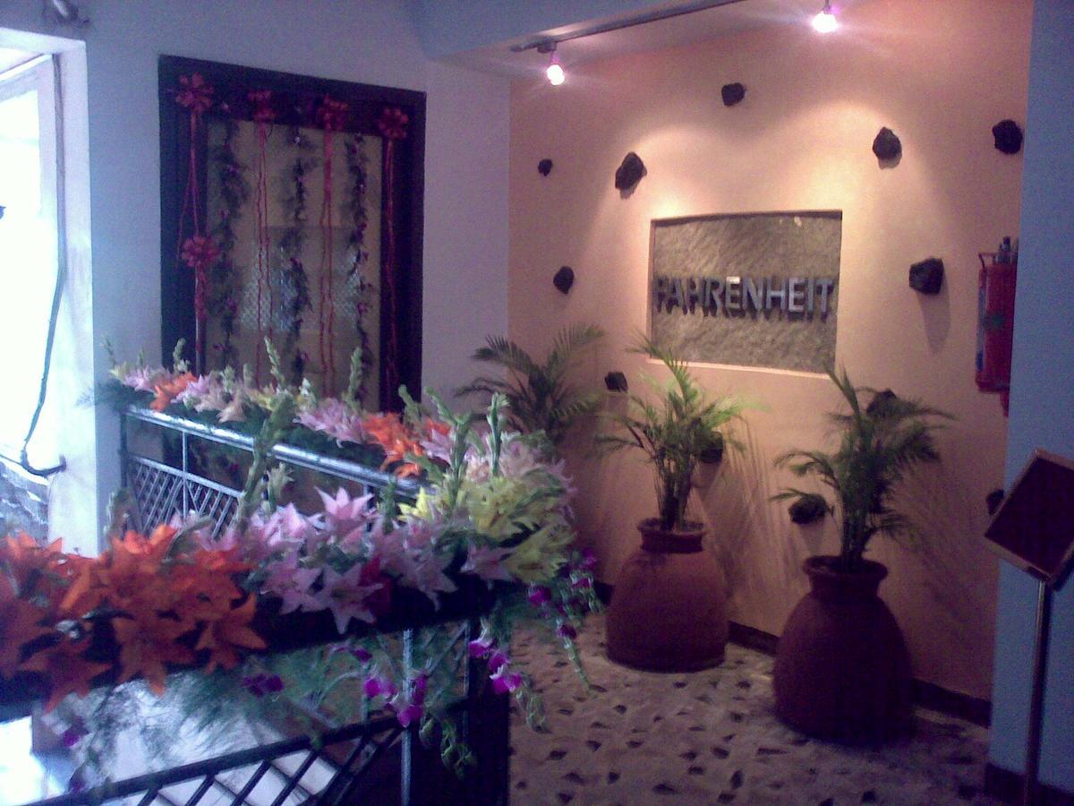 The Seventeen Degrees Hotel Dhanbād Exteriör bild