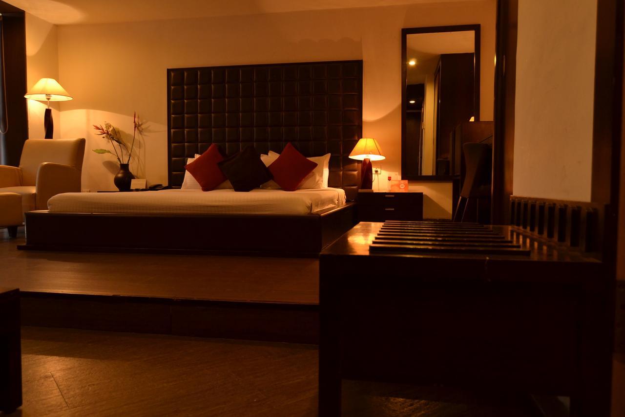 The Seventeen Degrees Hotel Dhanbād Exteriör bild