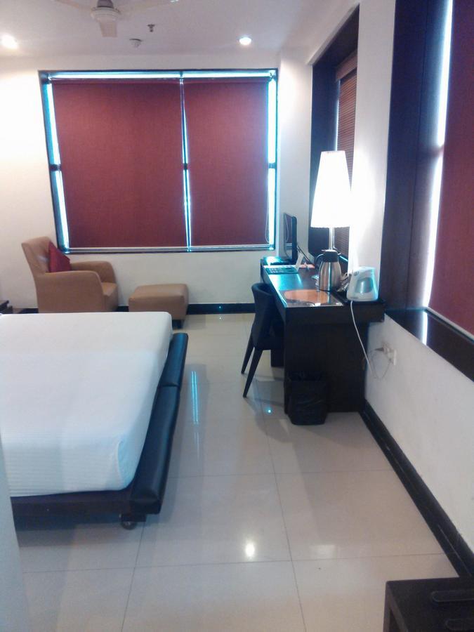 The Seventeen Degrees Hotel Dhanbād Exteriör bild