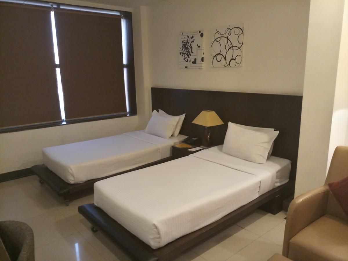 The Seventeen Degrees Hotel Dhanbād Exteriör bild
