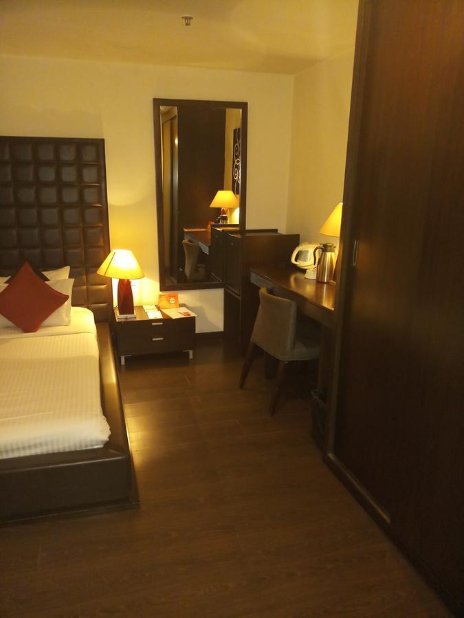 The Seventeen Degrees Hotel Dhanbād Exteriör bild