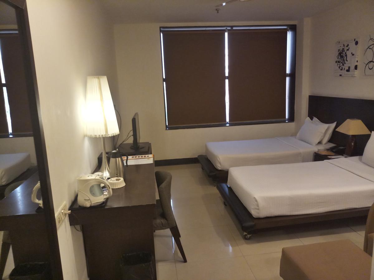 The Seventeen Degrees Hotel Dhanbād Exteriör bild