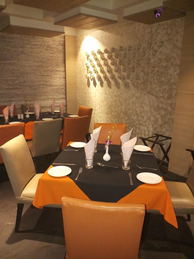 The Seventeen Degrees Hotel Dhanbād Exteriör bild